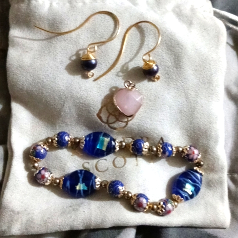Earrings bracelet and pendant